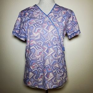 WONDERWINK Pastel, geometric 2-pocket scrub top